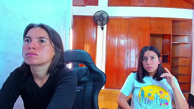 Soffy_and_Emily Pertunjukan Webcam