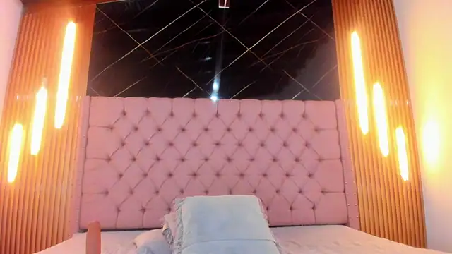 AinaPink's Live XXX Chat