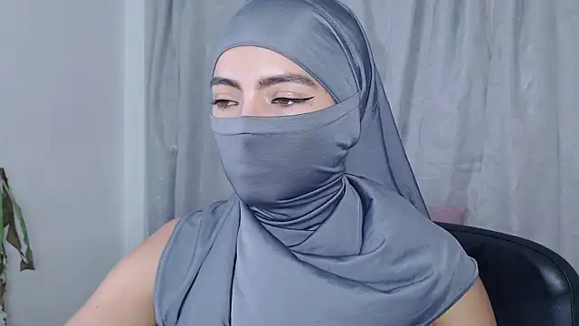 Pokazy przed kamerką – jade_nassar