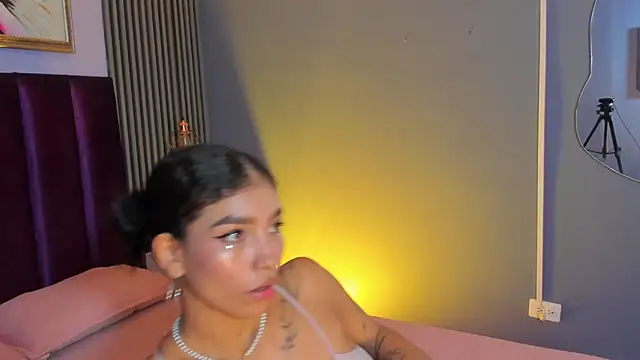 LauraAristizabal live XXX chat
