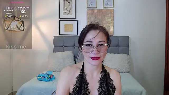 _naomi_s Chat XXX live