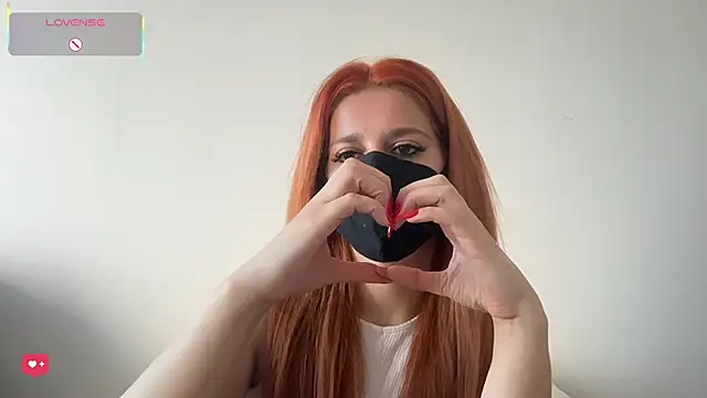Pearlydoll: διαδικτυακό σόου στην κάμερα