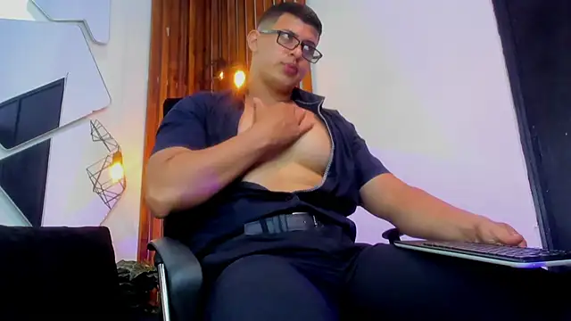 Chat XXX en directo de RomanCroft