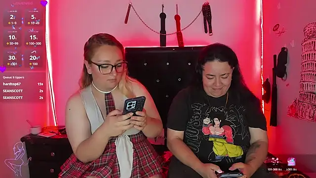 katieeandsharonn's Live XXX Chat