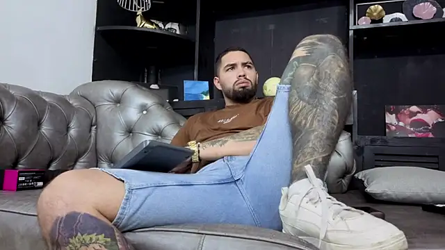 Show modela matteosantos na web-kameri