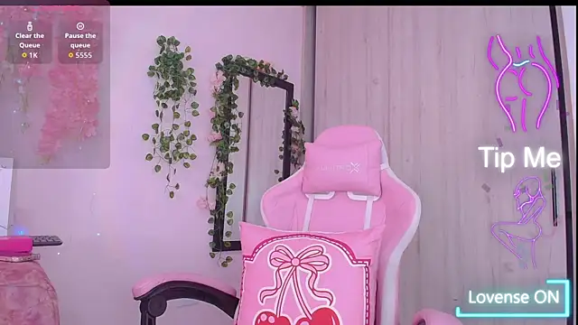 naomi_femme's Webcam Show