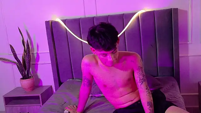 Zeyn_smith's Webcam Show