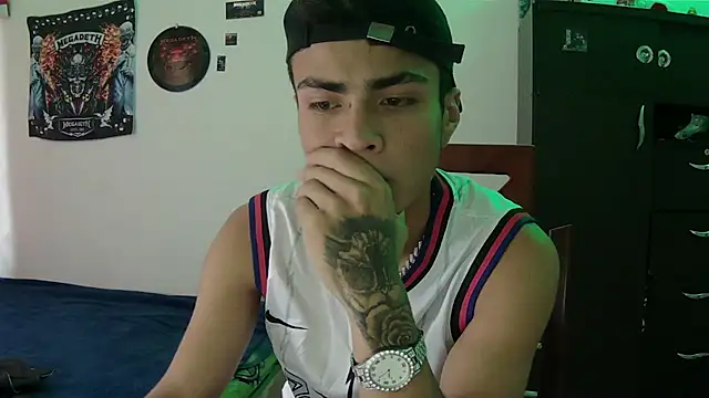 Pokazy przed kamerką – Fenix_hardcock