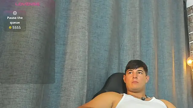 Show modela Valentino_Luxx na web-kameri