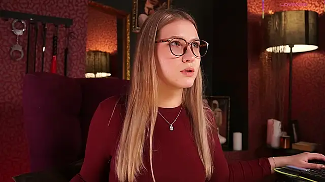 Emilicious' Live XXX Chat