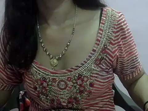 Chat +18 de Laila_Cute ao vivo