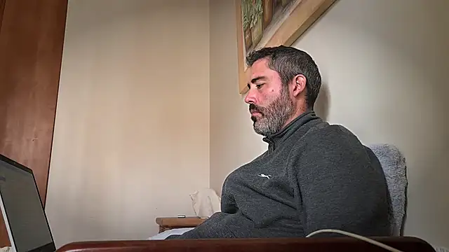 Pokazy przed kamerką – victor_chat