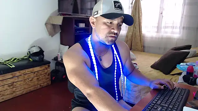 Chat +18 de AlejoMoretti ao vivo