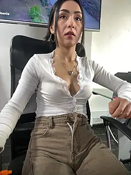 دردشة Amy_Kiitty_ الجنسية المباشرة