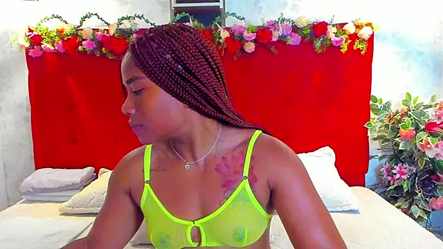 SilvannaFit Adlı Modelin Canlı XXX Sohbeti