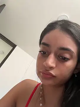 leilani_X Adlı Modelin Canlı XXX Sohbeti