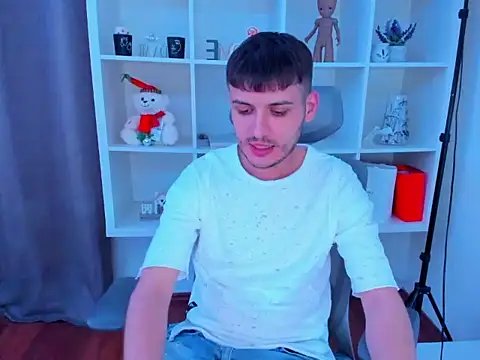andboyfor6 Show in webcam