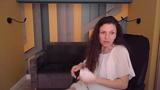 EllaLong's Live XXX Chat