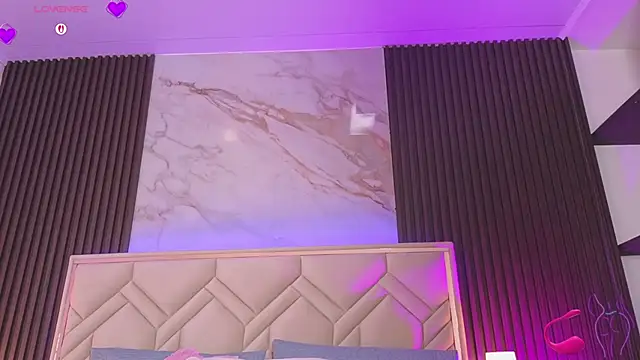 MiaaFarrel Chat XXX in diretta