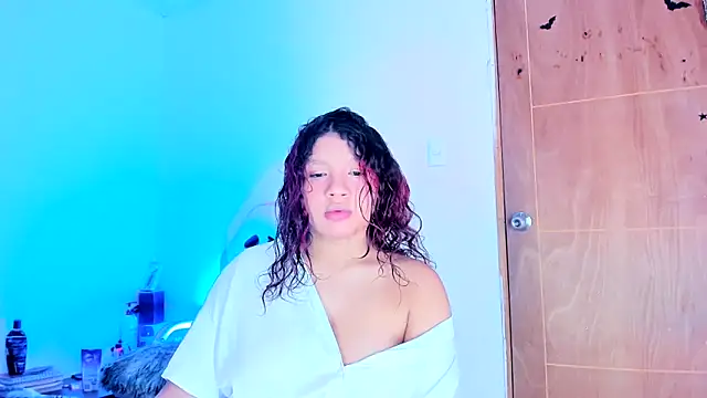 Emily_Coper18 Adlı Modelin Canlı XXX Sohbeti