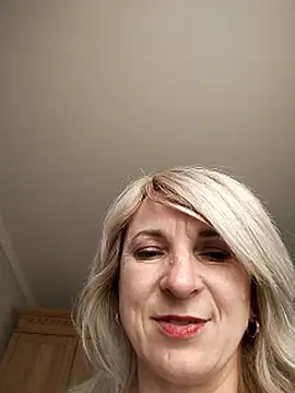AhlyssaLove1155's Live XXX Chat