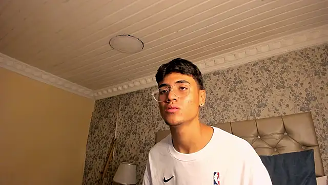 Онлайн чат XXX DannTaylor
