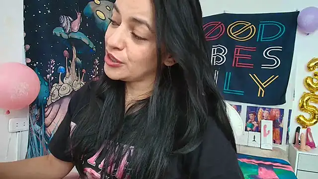LovelyAzucenaのライブXXXチャット