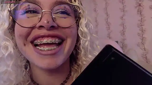 Haelycute's Live XXX Chat