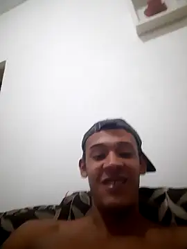 Show de Magrinhodelicia011 na webcam