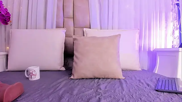 Chat +18 de CannelaSmith ao vivo