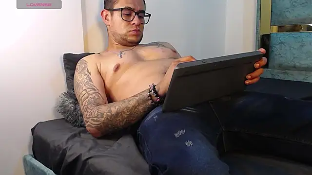 Nickk_21_ Live XXX-Chat