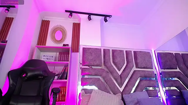 Lizza_Jones' Webcam Show