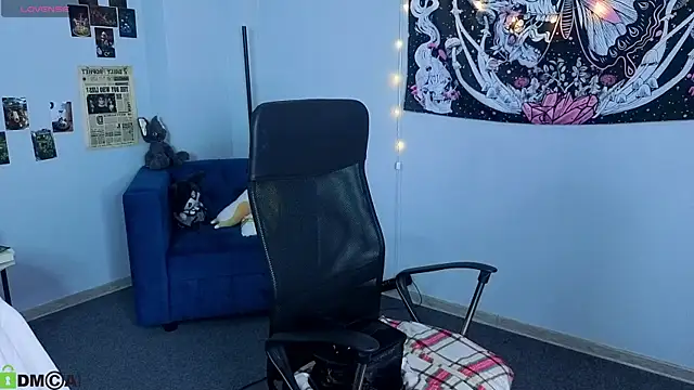 LittleKittenStar's Live XXX Chat
