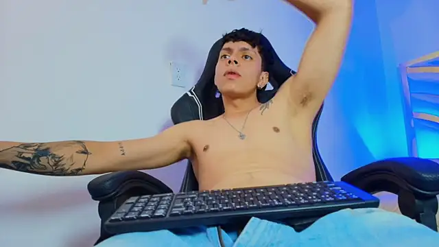 Show modela Milo_Storm na web-kameri
