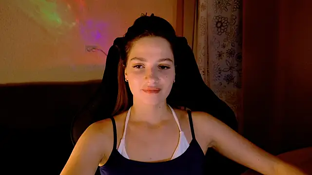 Chatroom XXX en direct de KiraVair