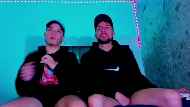 alex_and_christhoper: διαδικτυακό σόου στην κάμερα