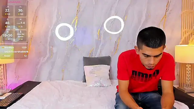 your_d0ll1: διαδικτυακό σόου στην κάμερα