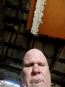 Reddog833's Live XXX Chat