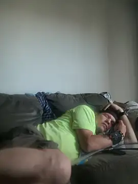 yourMasterisBored Show in webcam