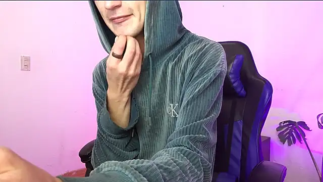 Dan_Yagami Adlı Modelin Canlı XXX Sohbeti