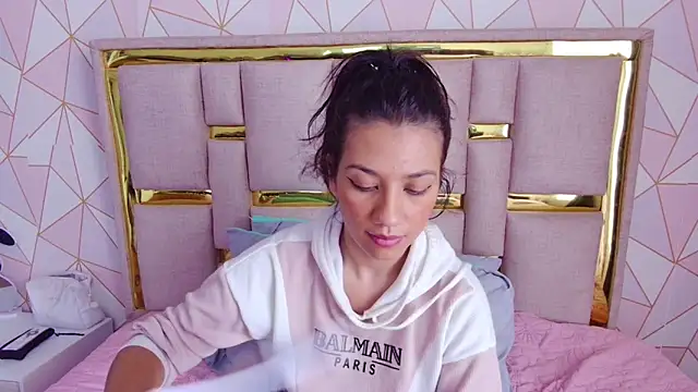NinaChan_ Adlı Modelin Canlı XXX Sohbeti