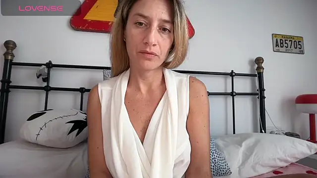 XXX chat uživo modela Lunamix
