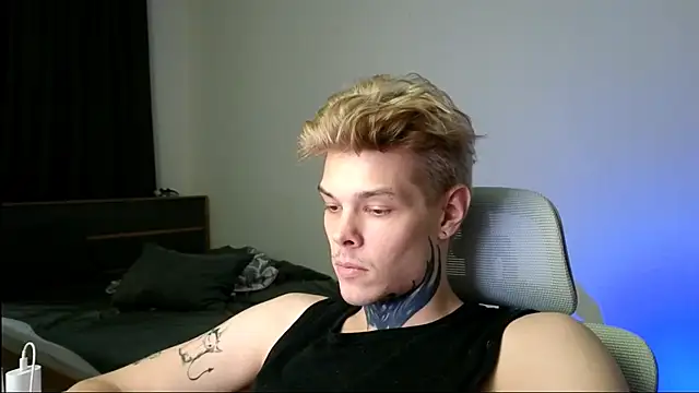 DENIS_HERE webkamerás műsora