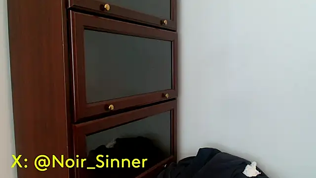 sinnernoir: διαδικτυακό σόου στην κάμερα