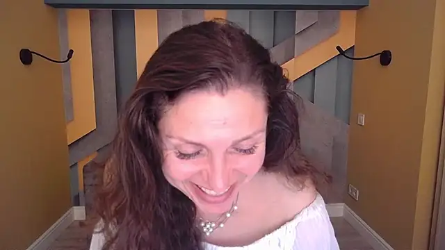 EllaLong Chat XXX in diretta