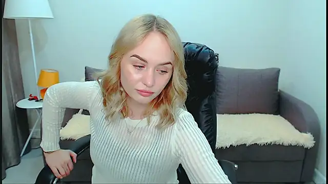 LiluMoon__ Adlı Modelin Canlı XXX Sohbeti