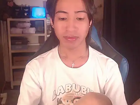 Erin_23 Show in webcam