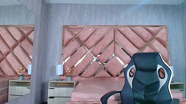 Chat +18 de TamaraaHoney ao vivo
