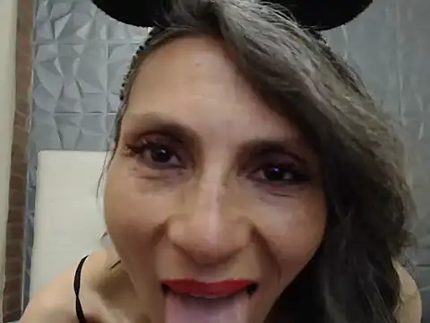 Axela_Milf Chat XXX in diretta