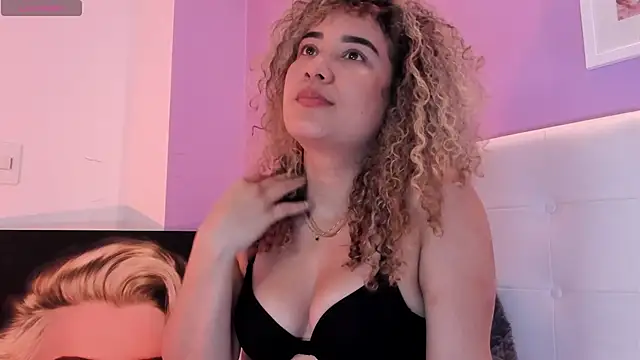 Charlotte11-11 élő XXX-chatje